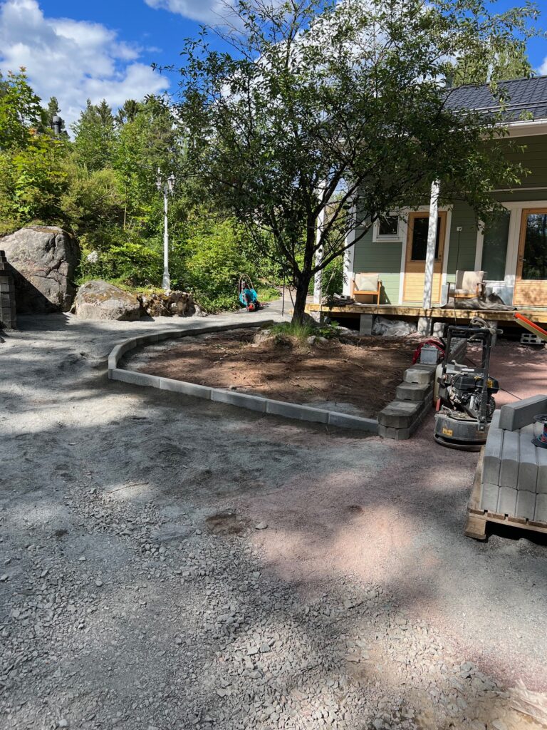 Piharakentaminen